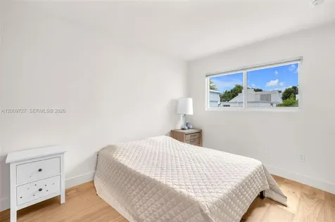 1933 S Oak Haven Circle Miami FL 33179