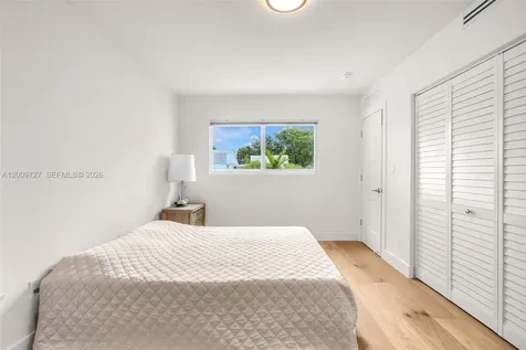 1933 S Oak Haven Circle Miami FL 33179