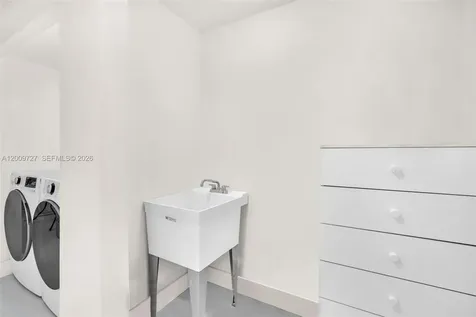 1933 S Oak Haven Circle Miami FL 33179