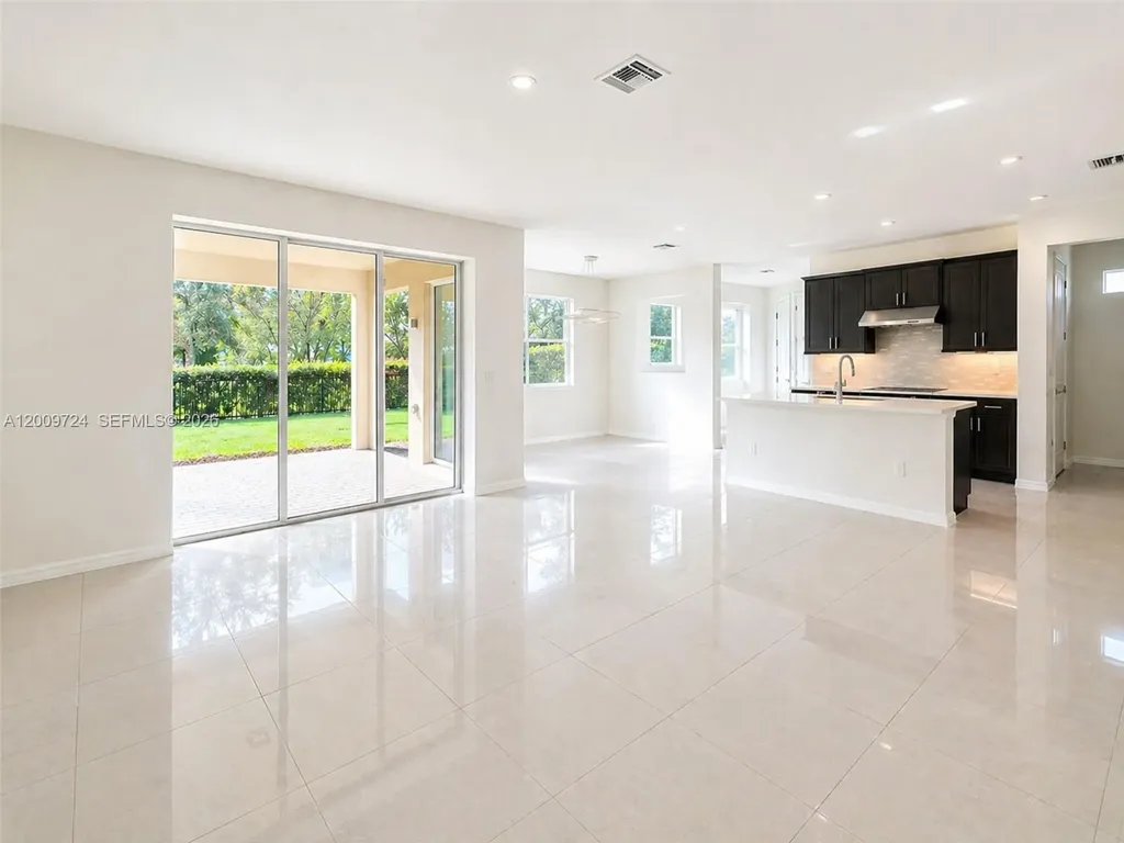 4352 Large Leaf Lane Hollywood FL 33021