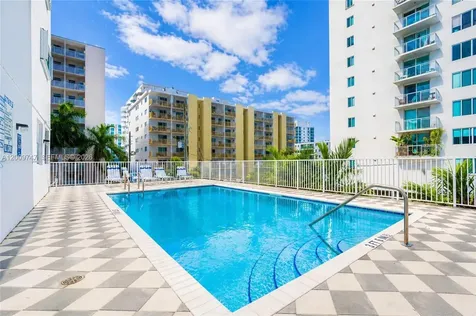 1331 Lincoln Road Miami Beach FL 33139