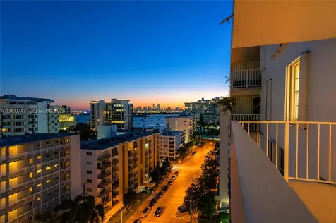 1331 Lincoln Road Miami Beach FL 33139