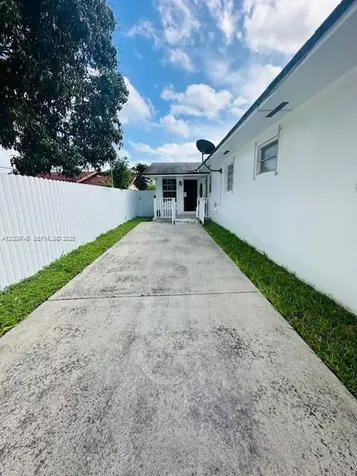 3418 SW 23rd Terrace Miami FL 33145