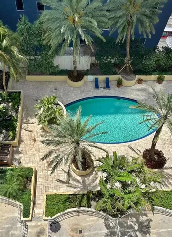 253 NE 2nd Street Miami FL 33132