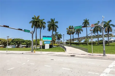 253 NE 2nd Street Miami FL 33132