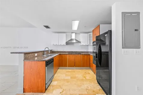 170 SE 14th Street Miami FL 33131