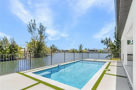 2303 NW 35 Avenue Cape Coral FL 33993