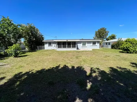 5221 York Court Cape Coral FL 33904