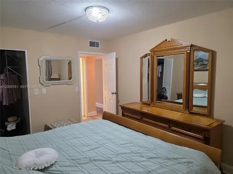 232 E Saxony E Delray Beach FL 33446