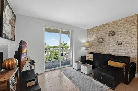 7266 SW 88th Street Miami FL 33156