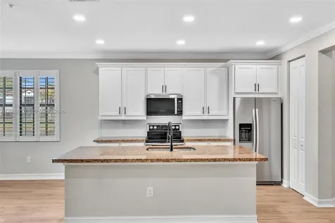 11541 SW 15th Street Pembroke Pines FL 33025