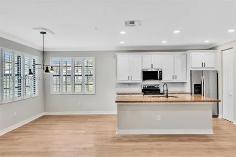 11541 SW 15th Street Pembroke Pines FL 33025