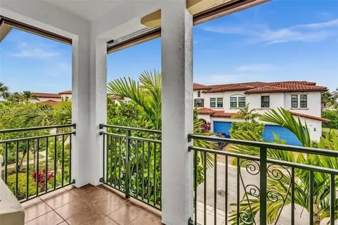 11541 SW 15th Street Pembroke Pines FL 33025
