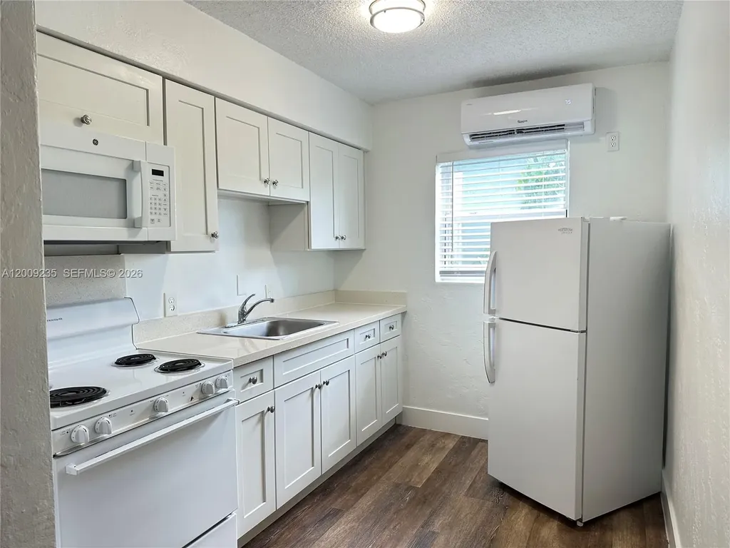 1821 Thomas Street Hollywood FL 33020