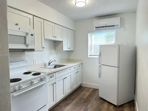 1821 Thomas Street Hollywood FL 33020