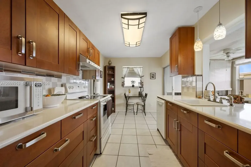 124 SW 10th Street Boynton Beach FL 33426