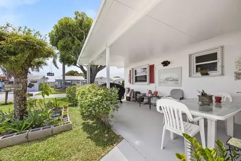 124 SW 10th Street Boynton Beach FL 33426
