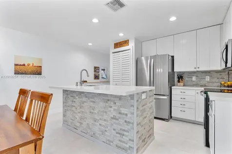 9347 SW 1st Street Plantation FL 33324