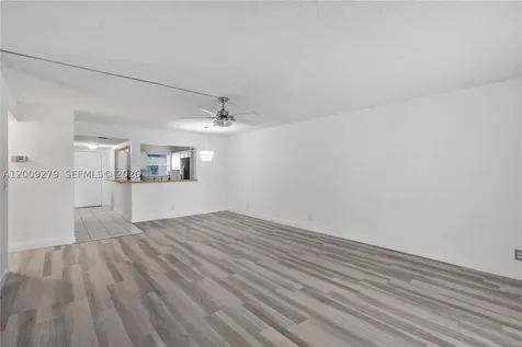8513 Old Country Manor Davie FL 33328