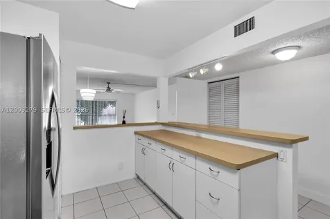 8513 Old Country Manor Davie FL 33328