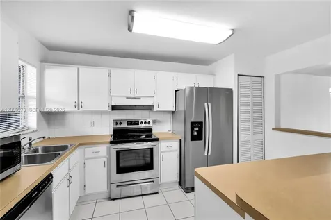 8513 Old Country Manor Davie FL 33328