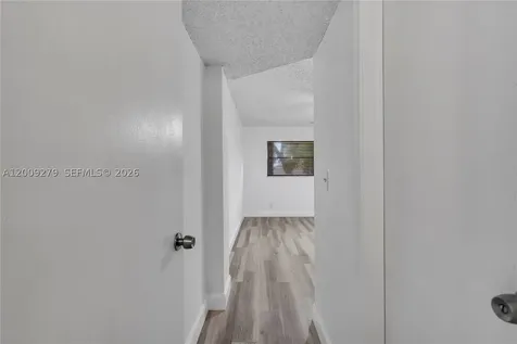 8513 Old Country Manor Davie FL 33328
