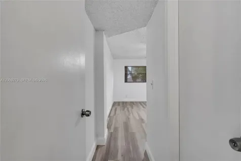 8513 Old Country Manor Davie FL 33328