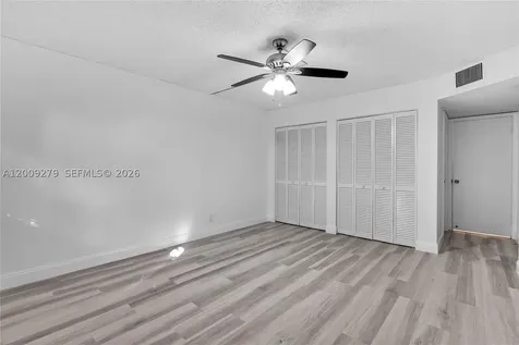 8513 Old Country Manor Davie FL 33328