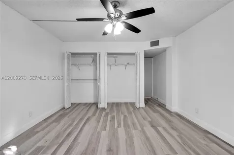 8513 Old Country Manor Davie FL 33328