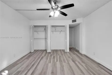 8513 Old Country Manor Davie FL 33328