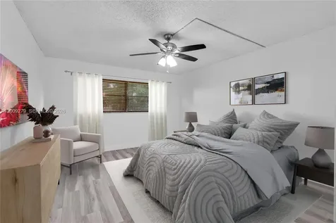 8513 Old Country Manor Davie FL 33328