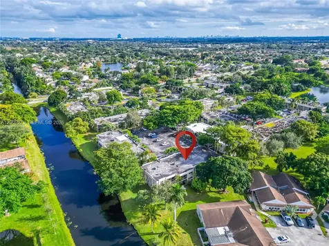 8513 Old Country Manor Davie FL 33328