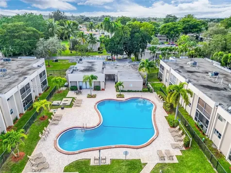 8513 Old Country Manor Davie FL 33328