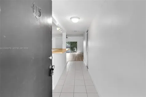 8513 Old Country Manor Davie FL 33328
