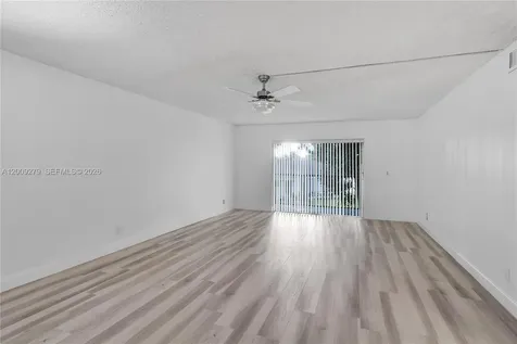 8513 Old Country Manor Davie FL 33328