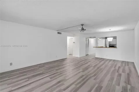 8513 Old Country Manor Davie FL 33328