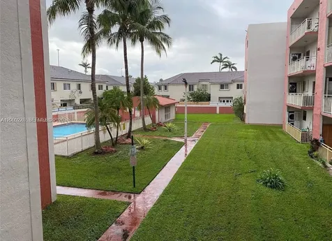 8425 NW 8th Street Miami FL 33126