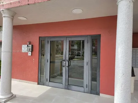 8425 NW 8th Street Miami FL 33126