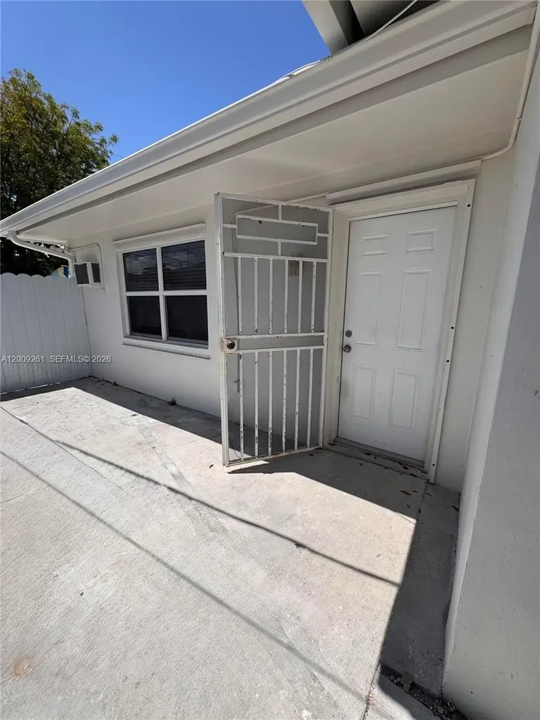 606 SW 58th Court Miami FL 33144