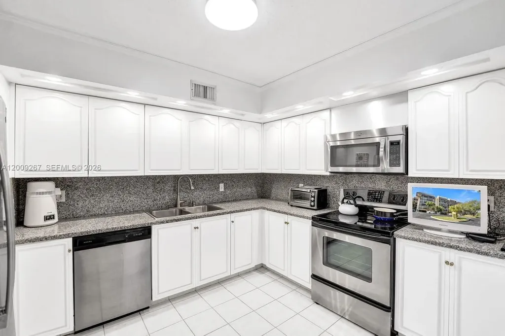 2806 N 46th Avenue Hollywood FL 33021