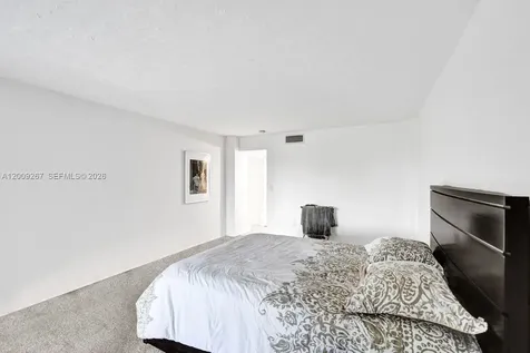 2806 N 46th Avenue Hollywood FL 33021
