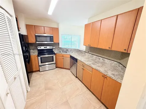 3453 NW 44th Street Oakland Park FL 33309