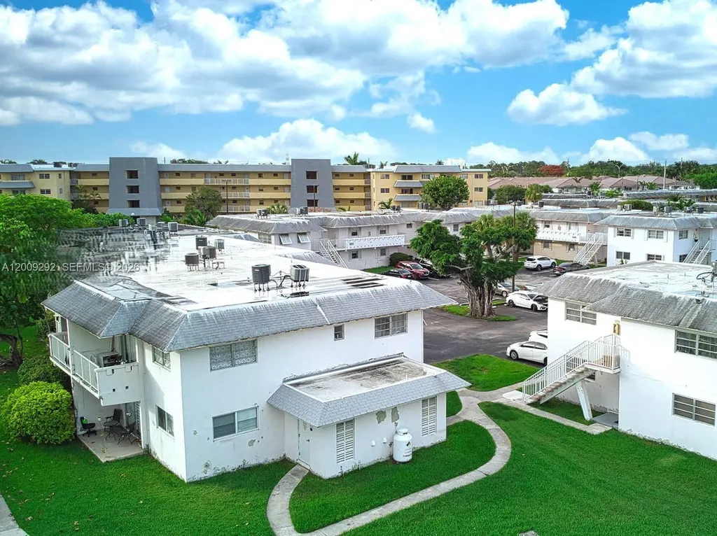 7324 SW 82nd Street Miami FL 33143