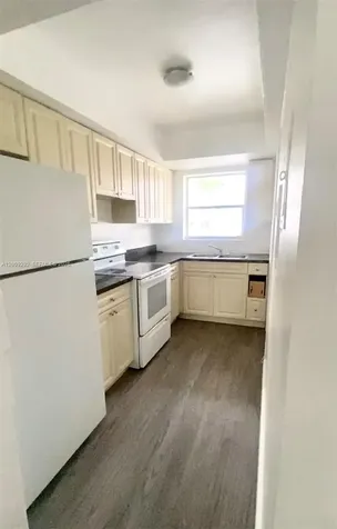 7324 SW 82nd Street Miami FL 33143