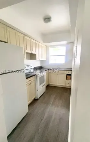 7324 SW 82nd Street Miami FL 33143