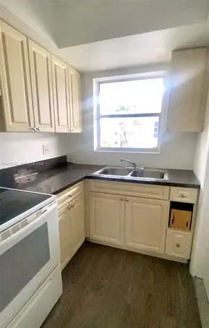 7324 SW 82nd Street Miami FL 33143