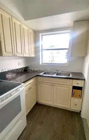7324 SW 82nd Street Miami FL 33143