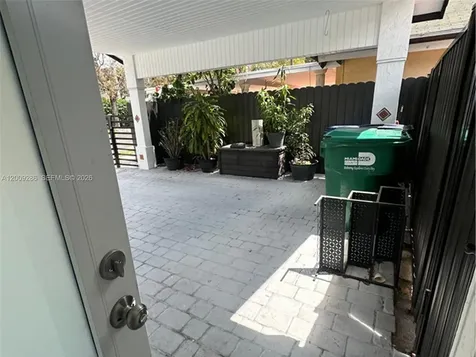 403 SW 89th Place Miami FL 33174