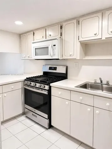 1300 W 47th Place Hialeah FL 33012