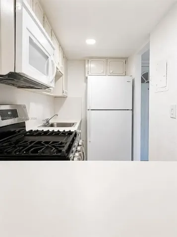 1300 W 47th Place Hialeah FL 33012
